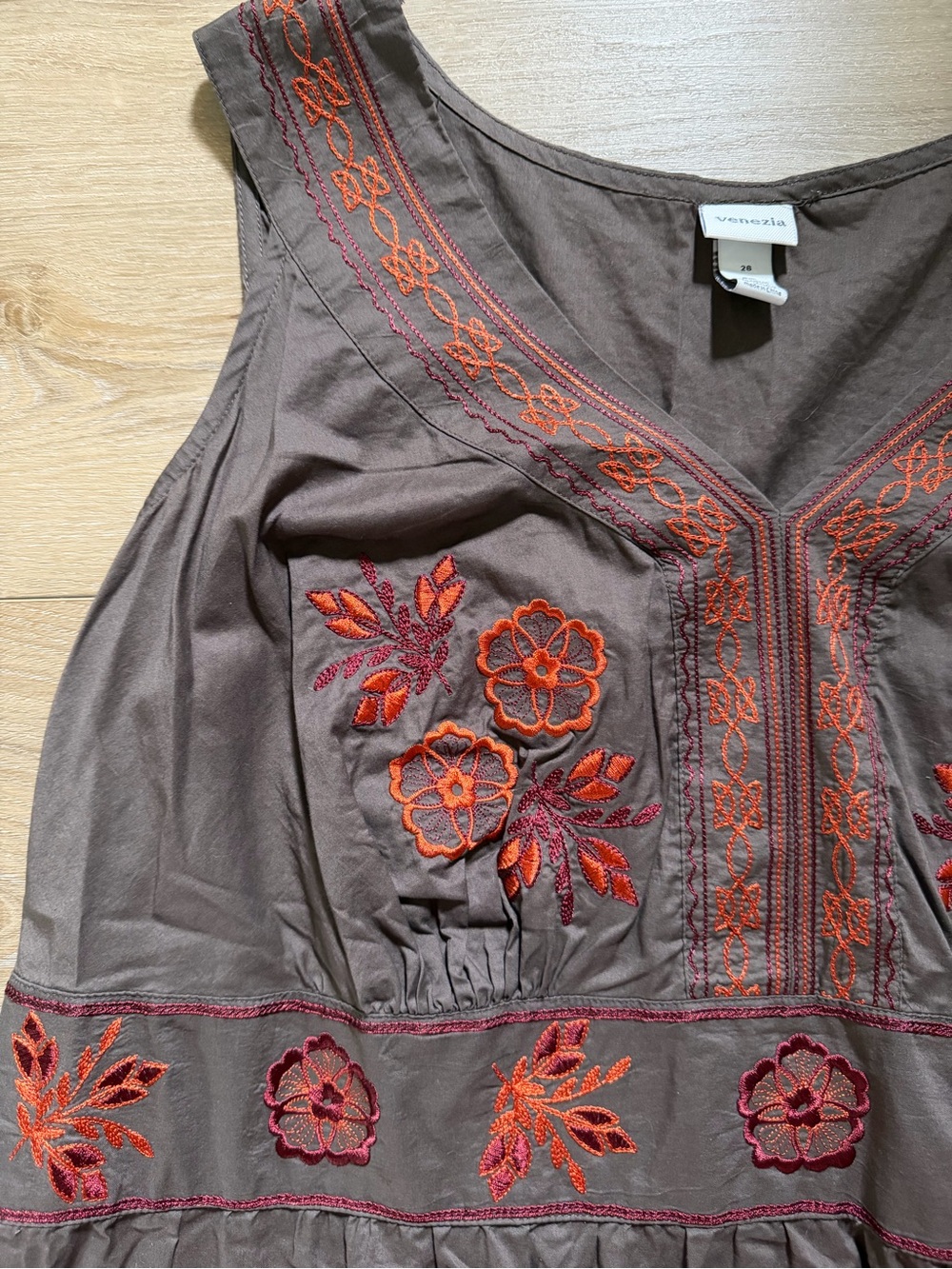 VENEZIA Vintage Embroidered Sleeveless Empire Waist Top EUC - Picture 4 of 6